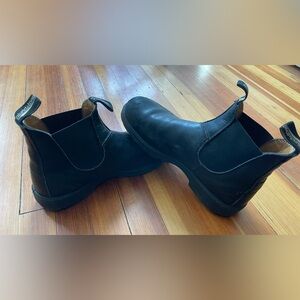 Blundstones. Men’s #510, Black, Size 10.5 (11.5US).